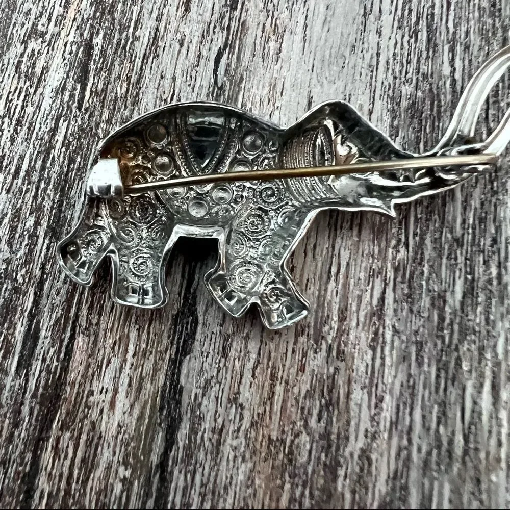Vintage Elephant Small Mini Pin Silver Tone with Jade Colored Stone